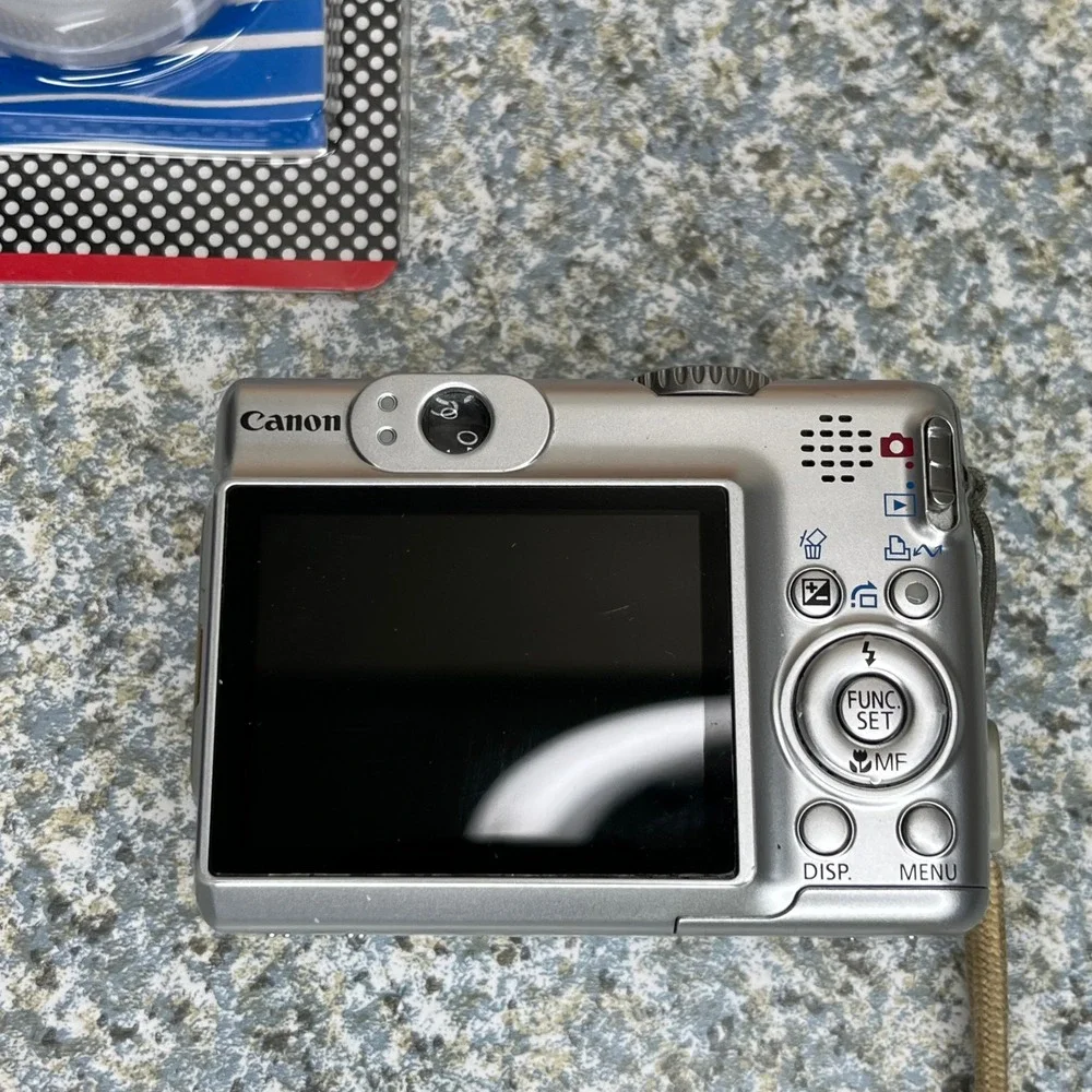 Canon PowerShot A570 IS Digital Camera 7.1MP Silver 4x Zoom Bundle Boxed Tested